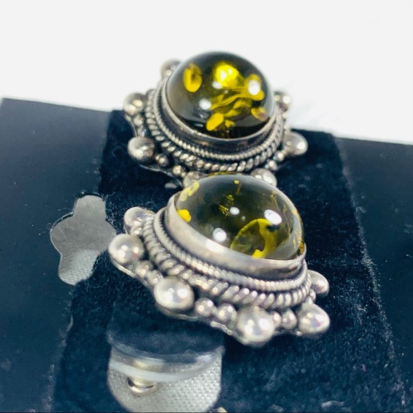 Green Amber cabochon button post earrings - Picture 6 of 7